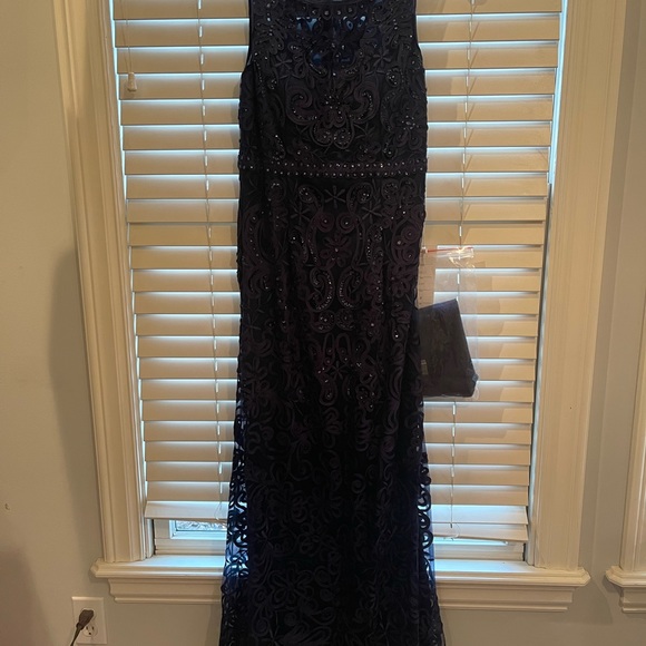 Cameron Blake by Mon Cheri elegant navy gown with intricate lace & beading. - Picture 4 of 4